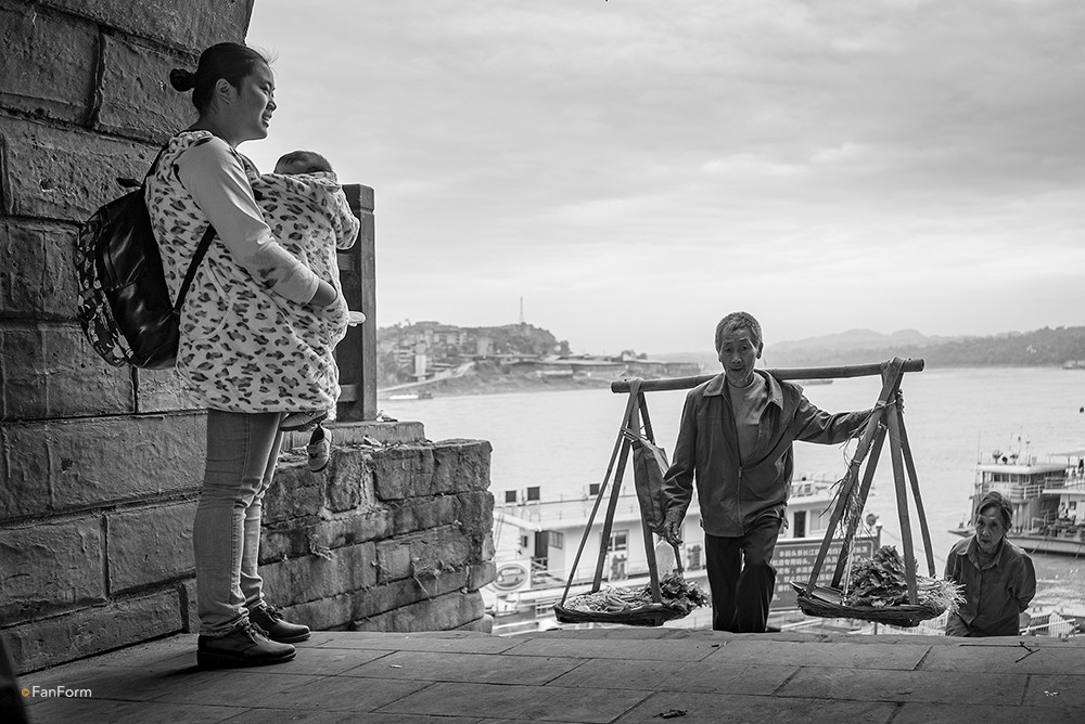 People Living Along the Yangtze River by Li Fan Ⅰ