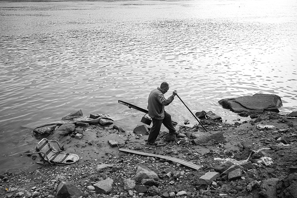 People Living Along the Yangtze River by Li Fan Ⅳ