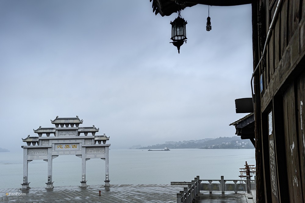 People Living Along the Yangtze River by Li Fan Ⅷ