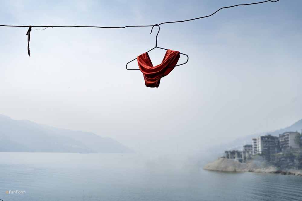 People Living Along the Yangtze River by Li Fan Ⅹ